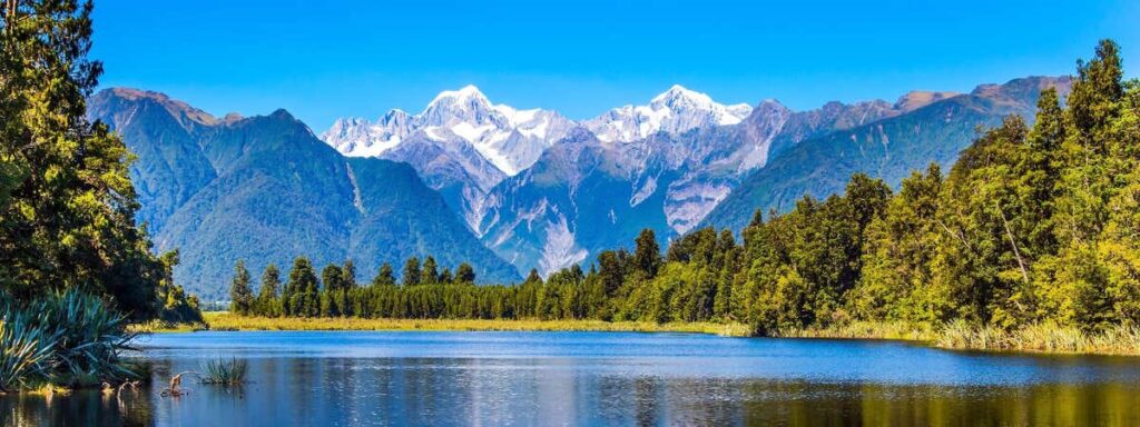 Why Everyone Is Moving to New Zealand Right Now